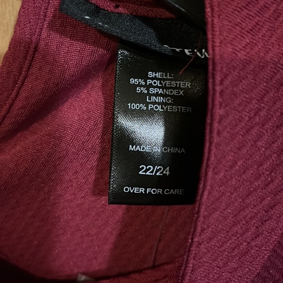 🤍”Sale”Nwt Gorgeous puff sleeves raspberry peplum peek a boo top size 22/24. - Picture 5 of 8